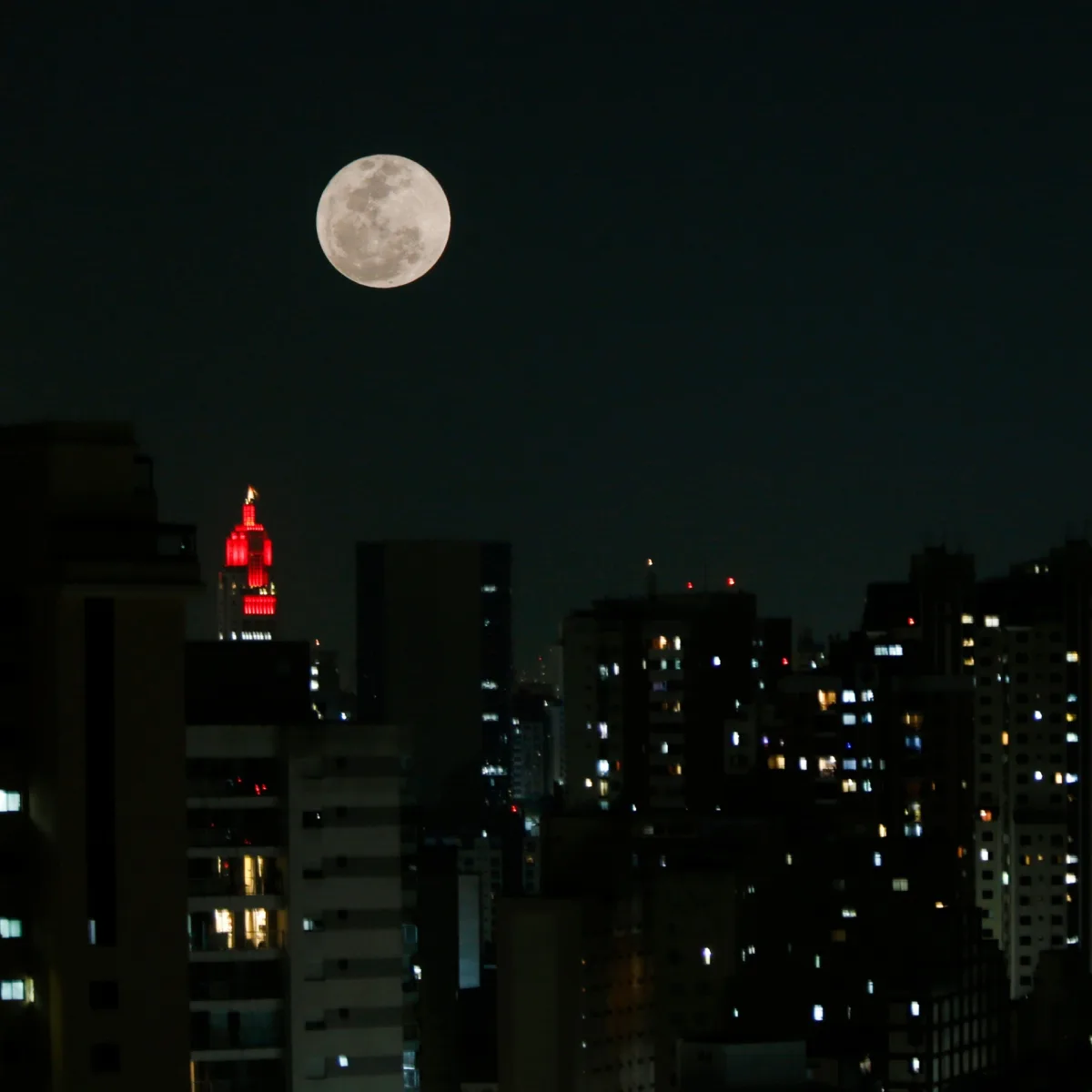 Conheça cada fase lunar e em qual período ela estará presente no mês de janeiro.