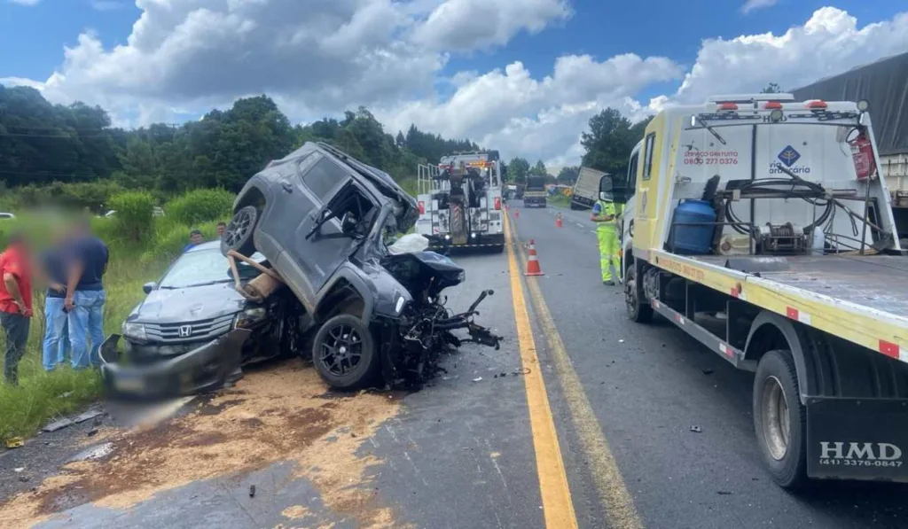 Uma pessoa morreu e outras duas ficaram feridas