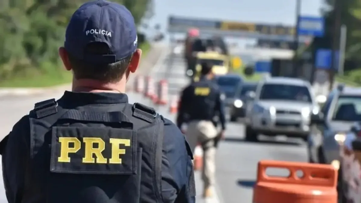 Acidente entre cinco carros e caminhão bloqueia BR-277, no PR
