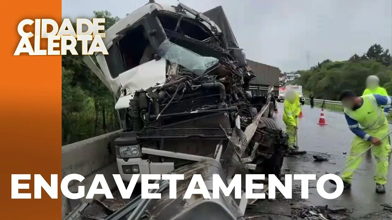 Acidente na BR-277 envolveu 14 veículos; uma pessoa morreu e oito foram feridas