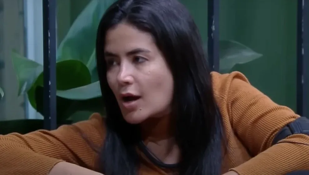 Vanessa combina voto com Sacha em A Fazenda 16 (Imagem: Reprodução / PlayPlus) 