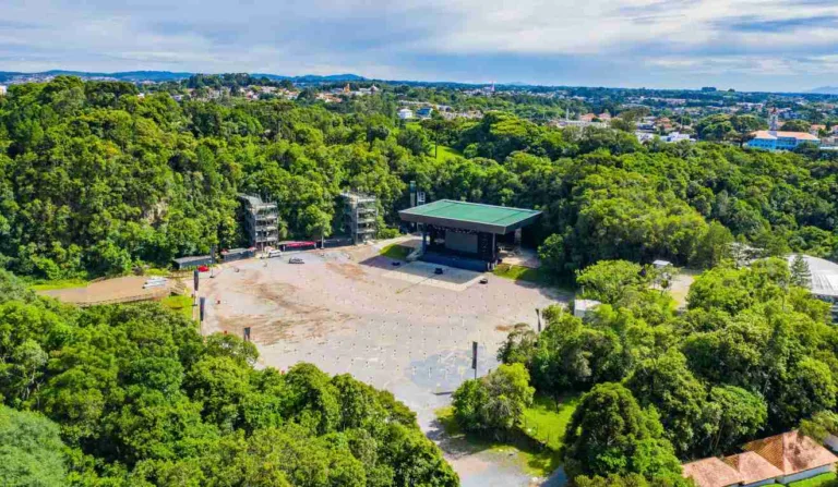 Pedreira Paulo Leminski será palco do show da banda britânica na noite desta quarta (22)