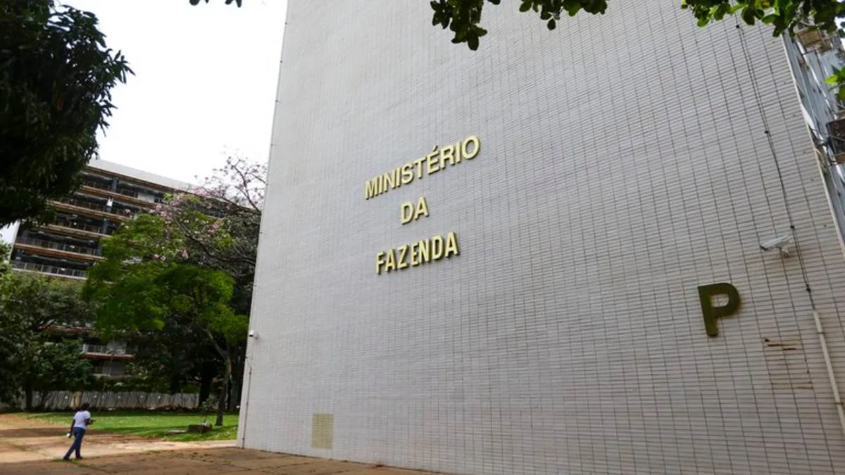 Interesses de pessoas e empresas são diferentes