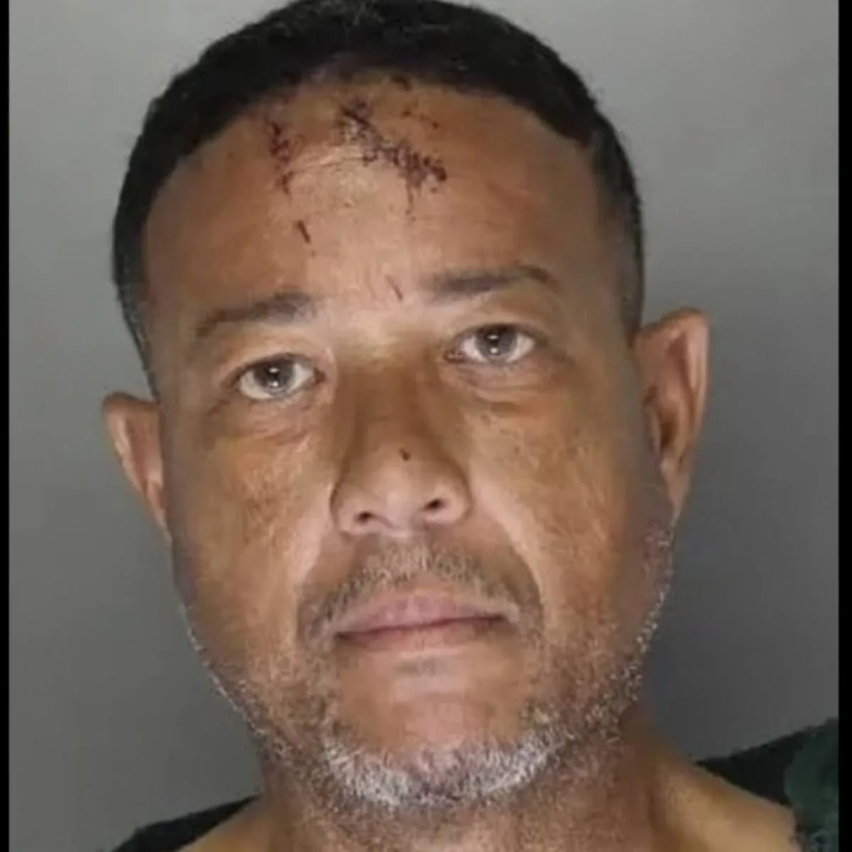 Homem é preso por matar namorada a facadas após não gostar do cabelo dela