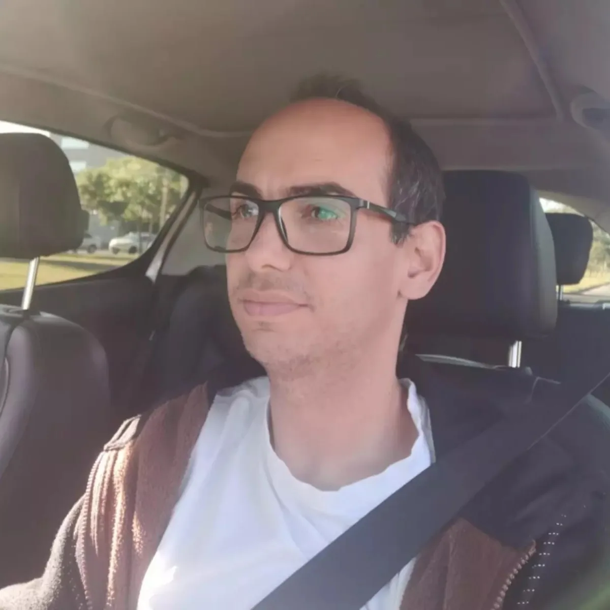 O Balanço Geral desta sexta-feira (1º) traz detalhes do julgamento do jovem acusado pela morte do servidor público Ronieverson Pedrozo Lopes, de 36 anos, em agosto de 2023. O réu confesso do assassinato aguarda a decisão do Tribunal do Júri.