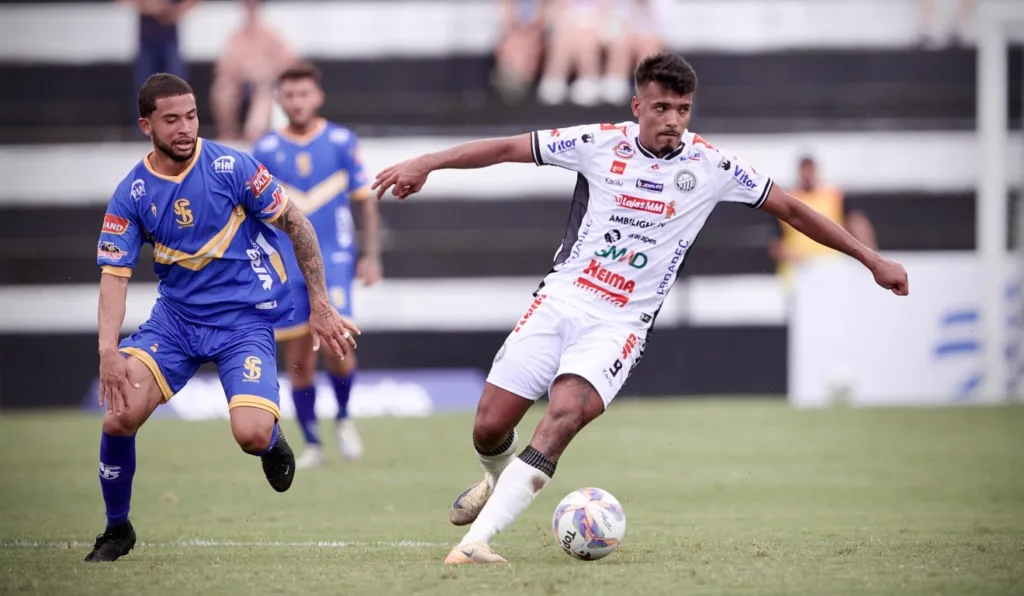 Lance de Operário x São Joseense, pelo Campeonato Paranaense