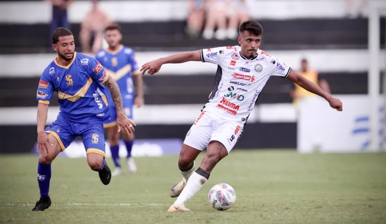 Lance de Operário x São Joseense, pelo Campeonato Paranaense