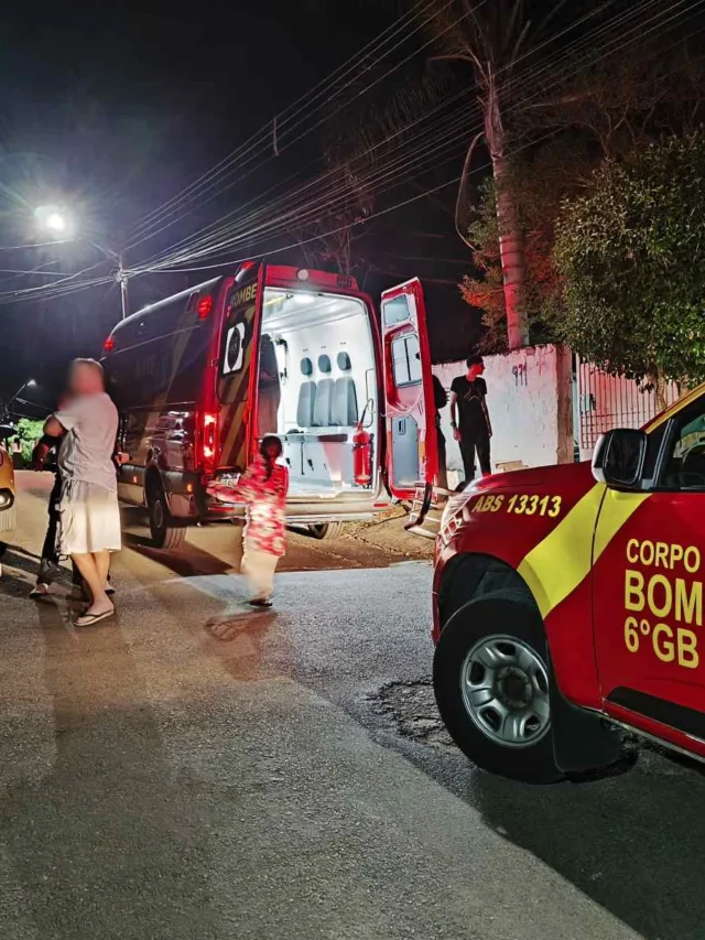 Jovem é atacado a facadas por atual namorado da ex e morre na frente da família