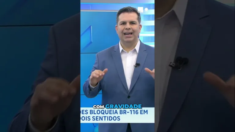 Acidente entre dois caminhões bloqueia a BR-116 nos dois sentidos