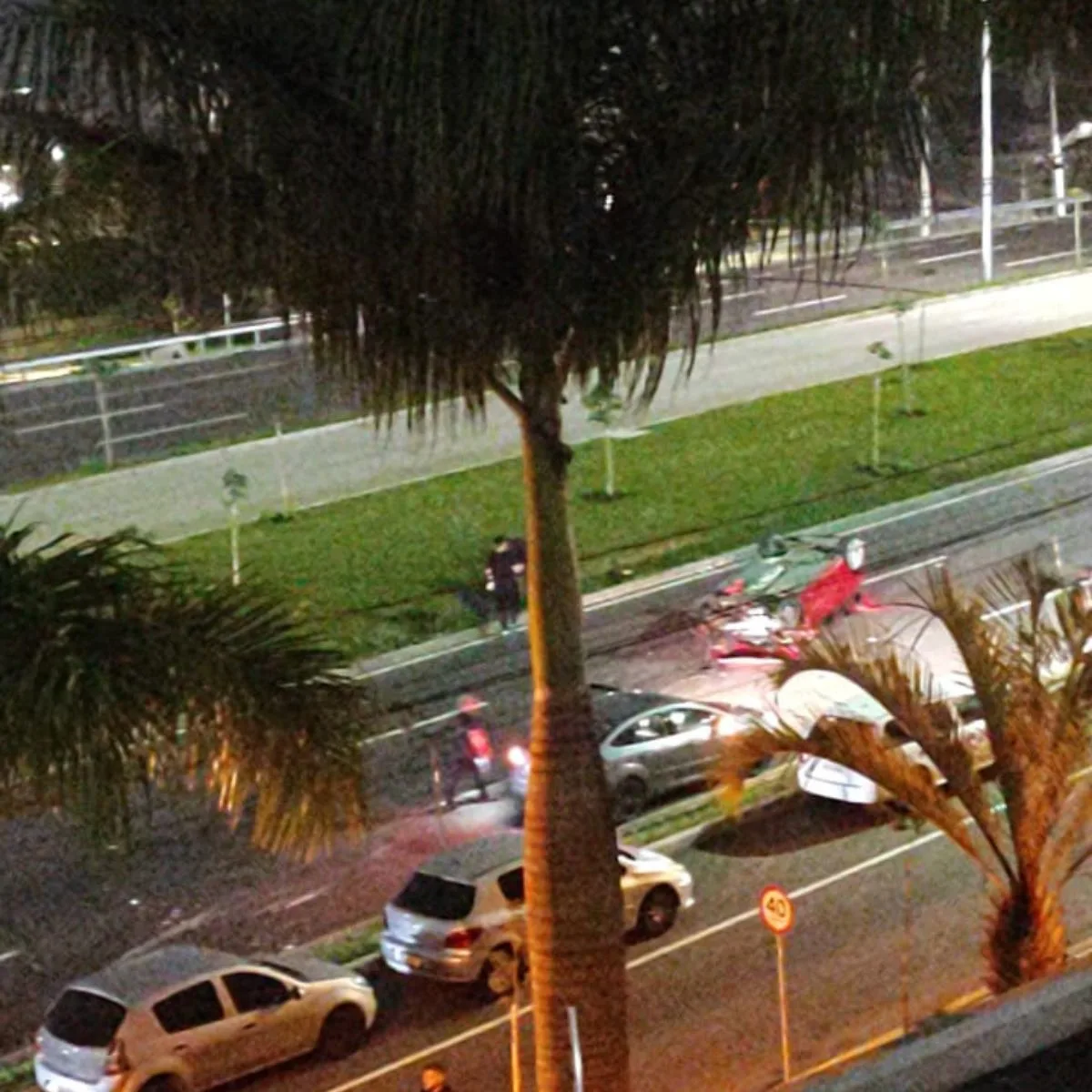 Polícia identifica motorista que acertou quatro carros após racha em Curitiba