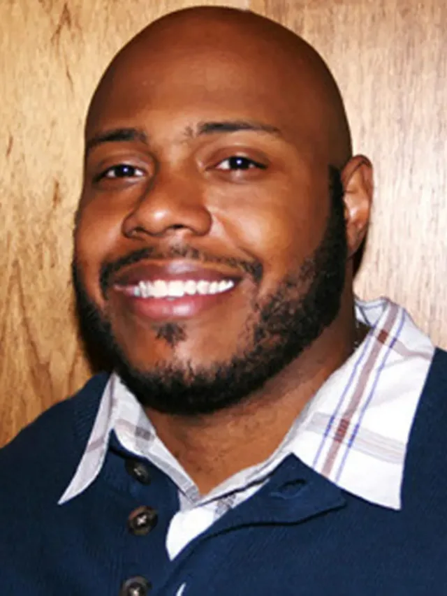 Funcionário cobra R$ 26,6 milhões de biblioteca por trabalhar em mesa pequena