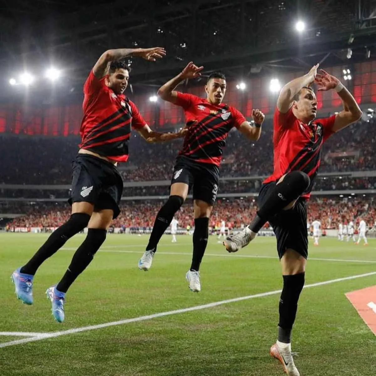 Athletico enfrenta São Paulo para tentar fugir do rebaixamento; onde assistir