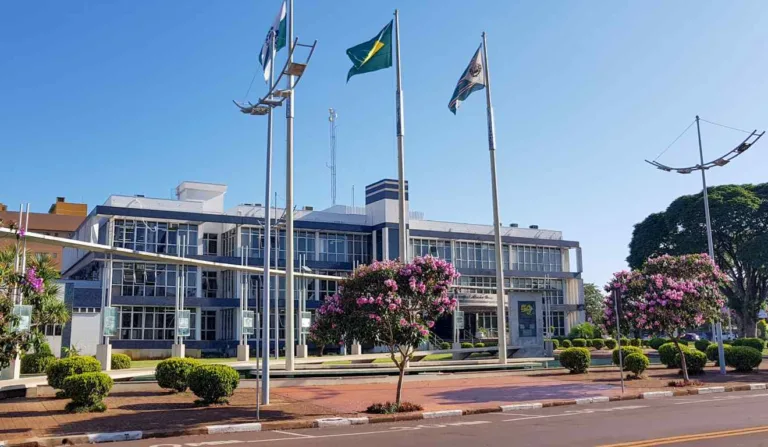 Concursos públicos com salários de até R$ 13 mil encerram inscrições no Paraná nesta semana