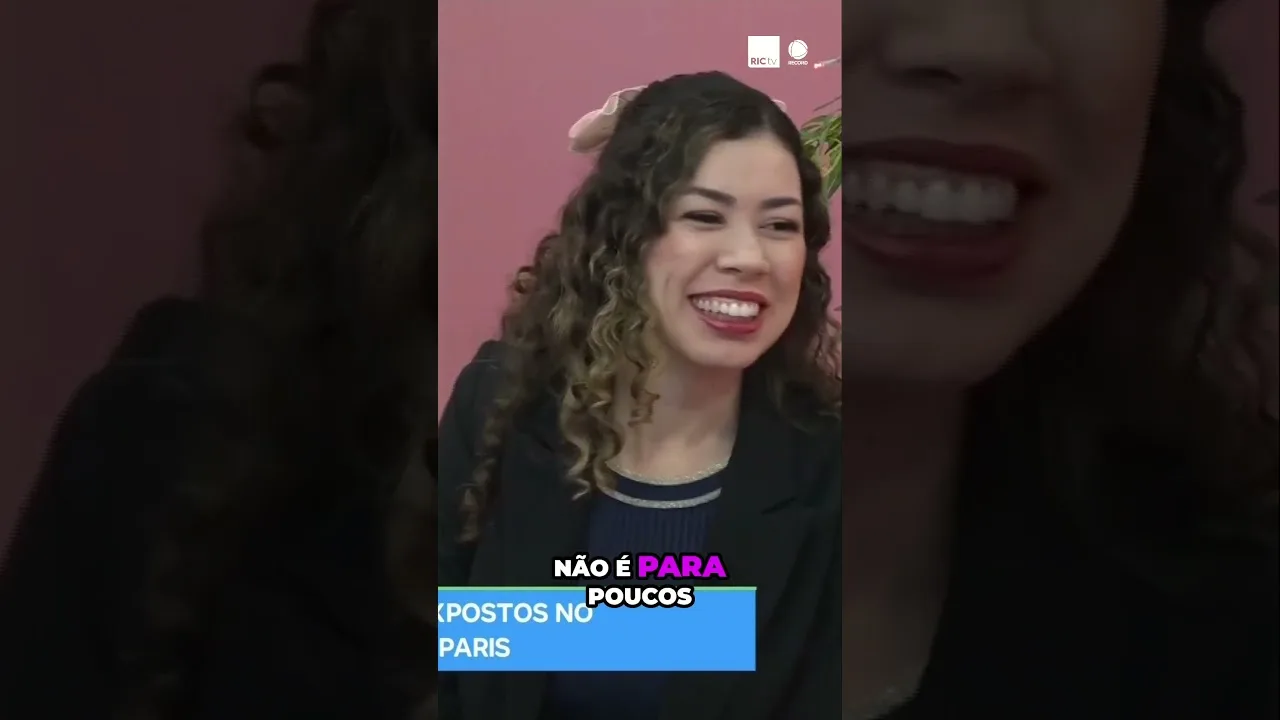 Artista plástica tem trabalhos expostos no Museu do Carrousel du Louvre em Paris