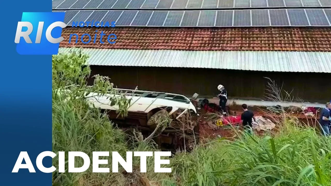 Acidente: 15 trabalhadores ficam feridos após van tombar em estrada rural de Céu Azul