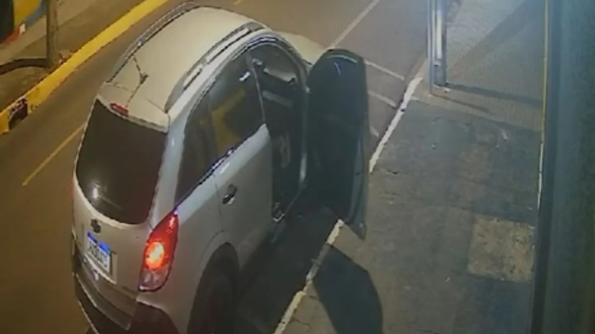 Homem é flagrado agredindo namorada com socos e chutes e acaba preso no PR