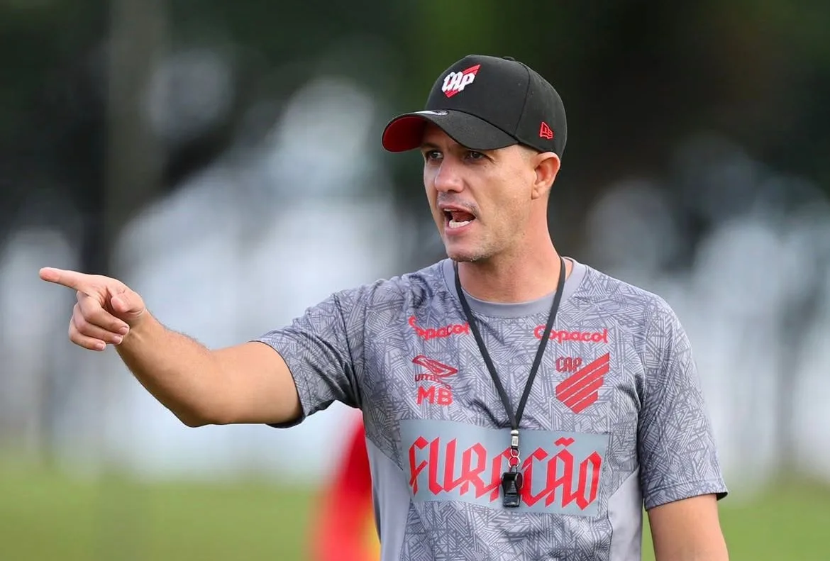 Maurício Barbieri, do Athletico venceu os dois jogos pelo Furacão em 2025