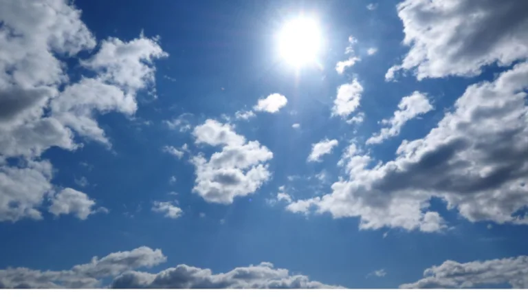 Cidades do litoral registraram sensação térmica acima de 52°C por dias consecutivos. (Foto: Ilustração/ Canva)