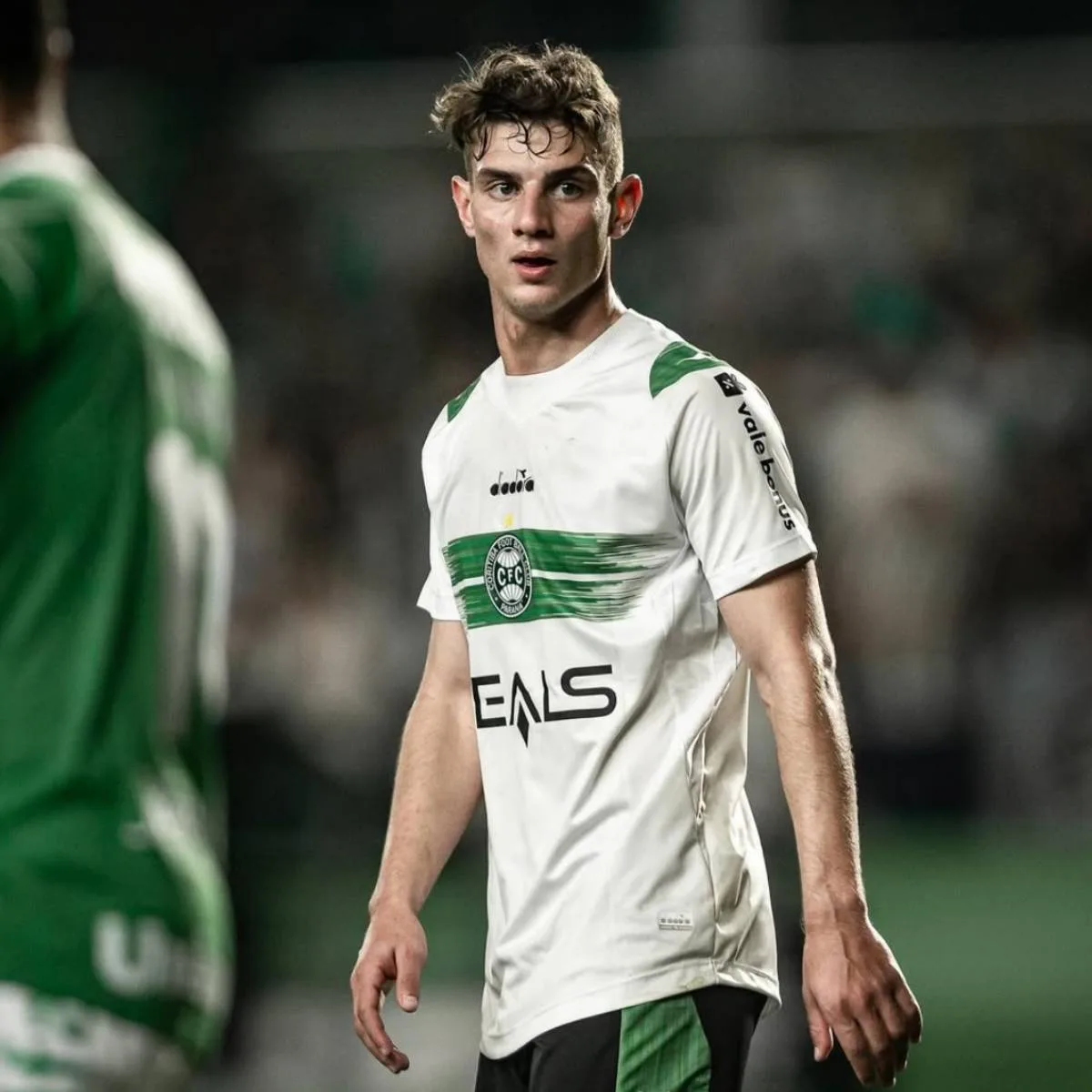 Natanael tem 23 anos e começou a carreira nas categorias de base do Coritiba (Foto: Instagram/natanael0216)