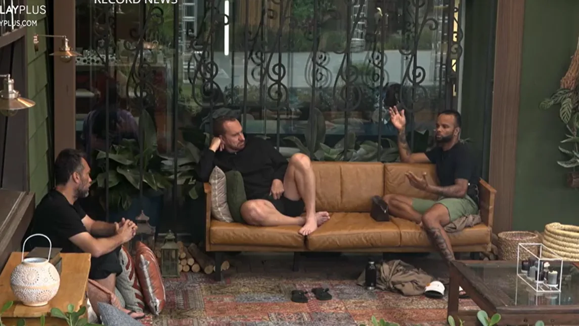 Juninho, Zé Love e Zaac falam sobre Fernando em A Fazenda 16 (Imagem: Reprodução / PlayPlus)