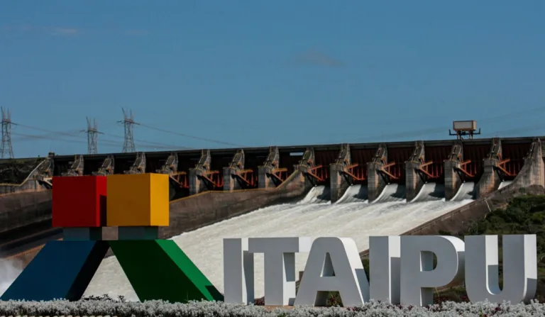 Vertedouro da Usina de Itaipu