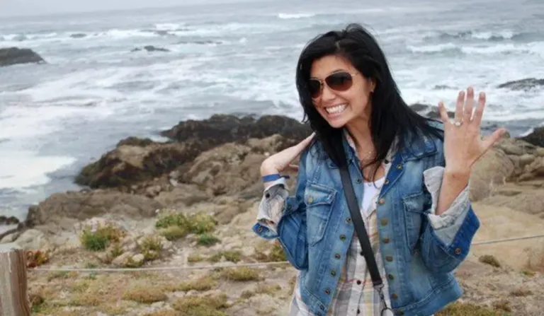 Ellen Greenberg em praia