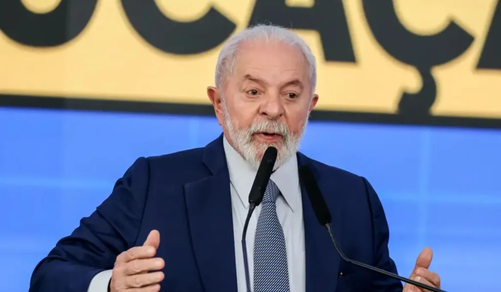 Presidente Lula comenta decisão da PGR sobre Bolsonaro; veja no Jornal da Manhã