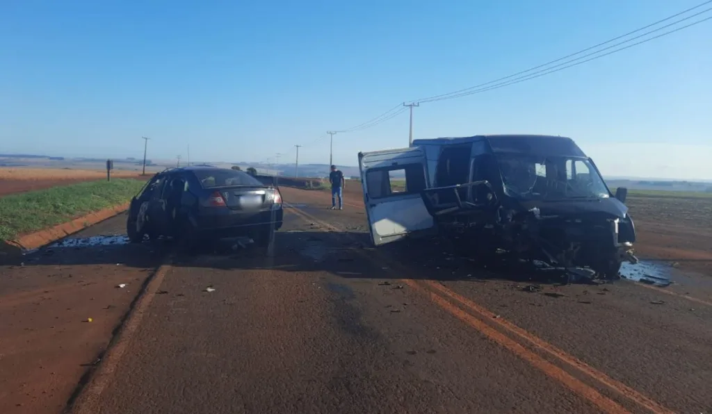Van de dupla sertaneja voltava para o oeste do Paraná após show em Umuarama