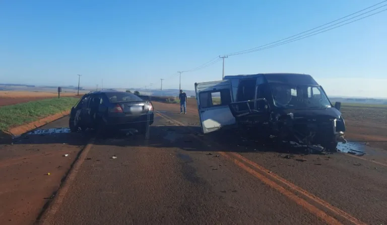 Van de dupla sertaneja voltava para o oeste do Paraná após show em Umuarama