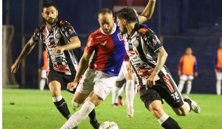 Lance de Paraná Clube x Operário, pelo Paranaense 2025