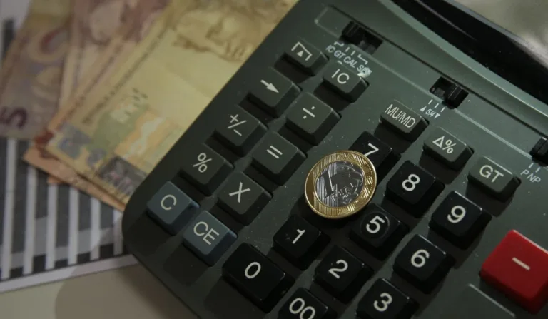 Taxa Selic é definida pelo Copom e afeta diretamente as finanças pessoais