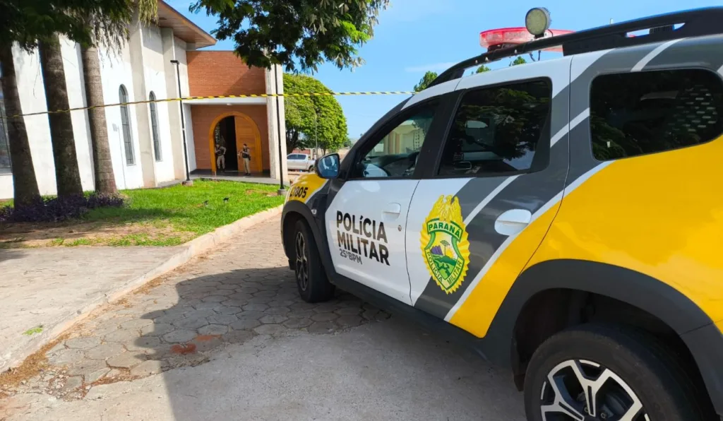 Polícia Militar foi acionada na igreja onde o homem caiu morto em Ivaté