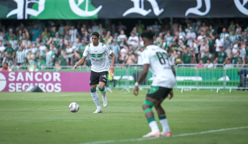 Zagueiro Thalisson Gabriel, do Coritiba