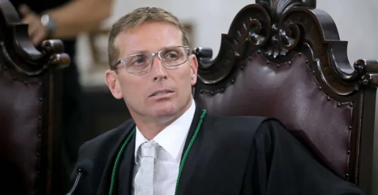 RIC Notícias Opinião destaca pedido de suspeição de conselheiro do TCE-PR