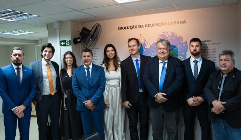 Vereadores de Curitiba que comporão a CCJ da Câmara Municipal em 2025 e 2026, com Fernando Klinger, sendo o presidente