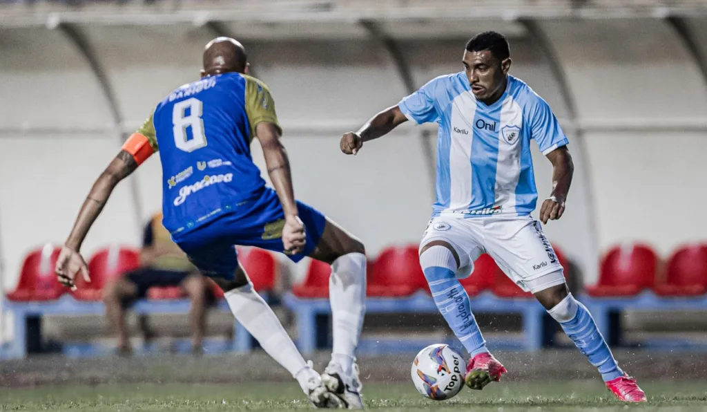 Londrina vence e é líder do Paranaense