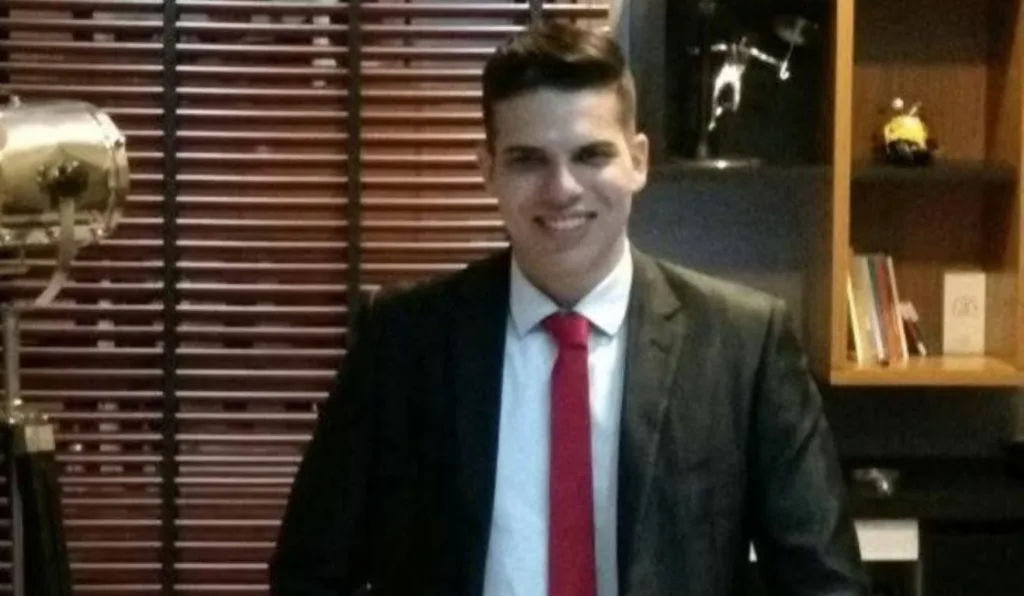 Advogado Lucas Gargantini, encontrado sem vida no Rio Paraná, é sepultado