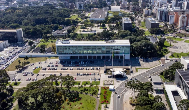 Vista aérea do Palácio Iguaçu, em Curitiba