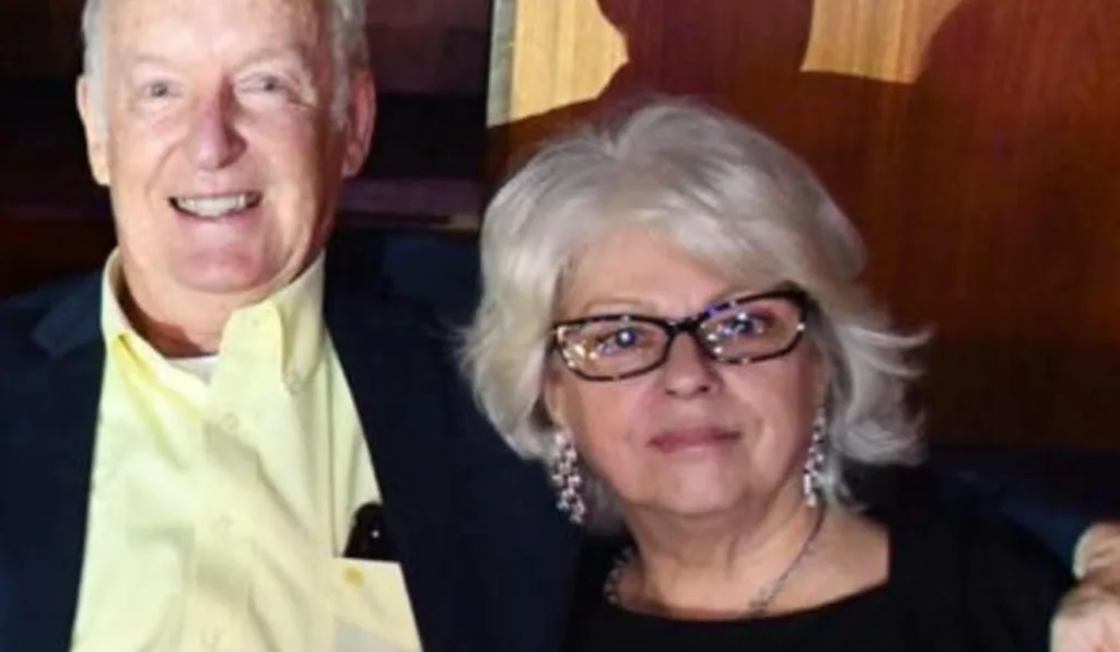 Nelson Ponzoni e sua esposa, Vivien Ponzoni, morreram após a aeronave cair e pegar fogo em um canavial. Ele era neto do primeiro prefeito eleito de Videira.