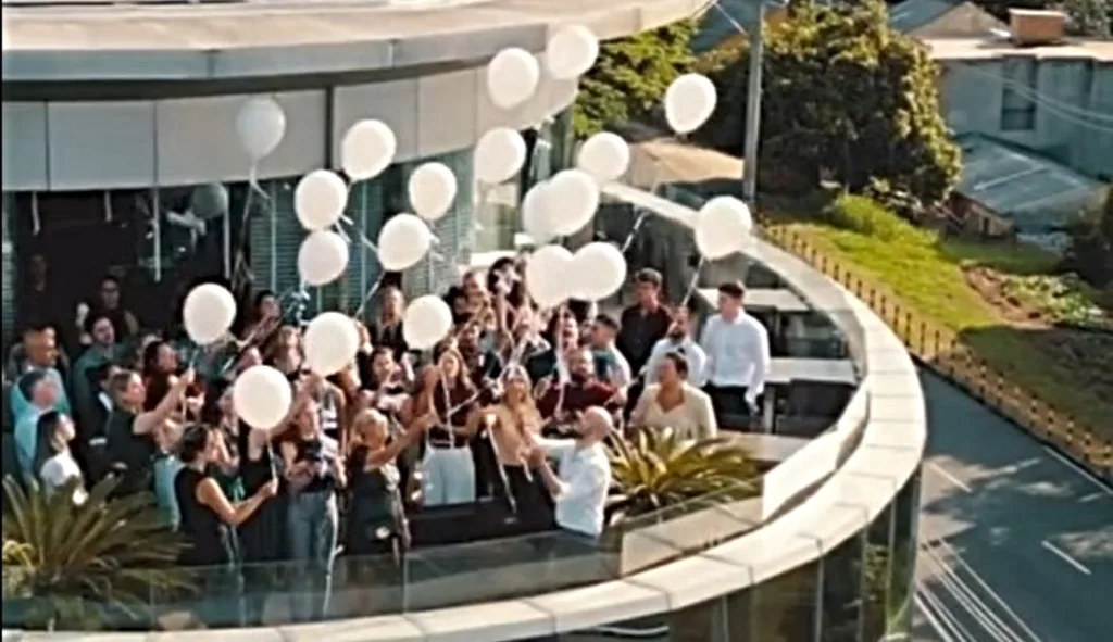 Equipe do escritório do advogado Márcio Carpena, que morreu em acidente aéreo em São Paulo, presta homenagem