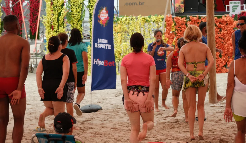 veranistas fazendo alongamento na arena mundo ric 2025