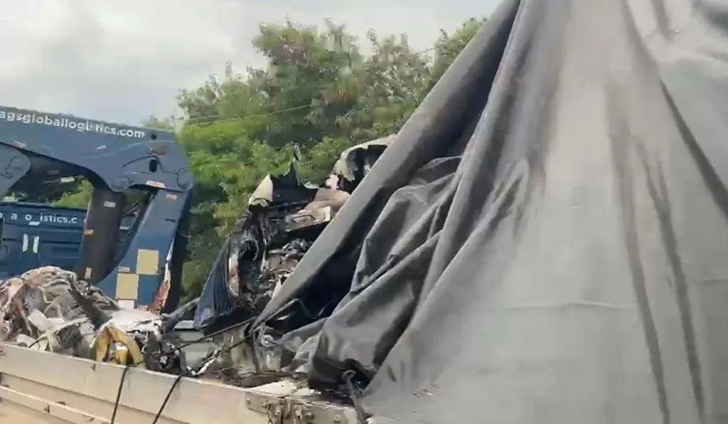 destroços do avião que caiu em barra funda