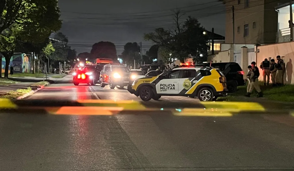 suspeitos atiram em bar e morrem em confronto com a PM