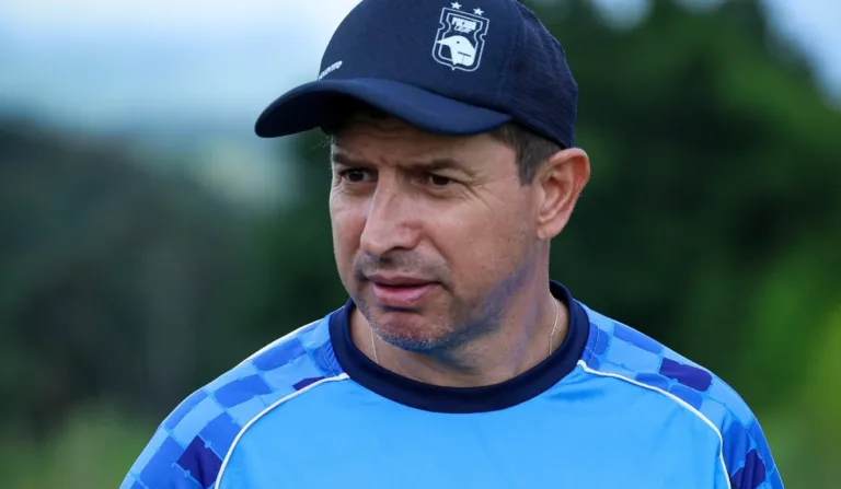 Tcheco em treino do Paraná Clube