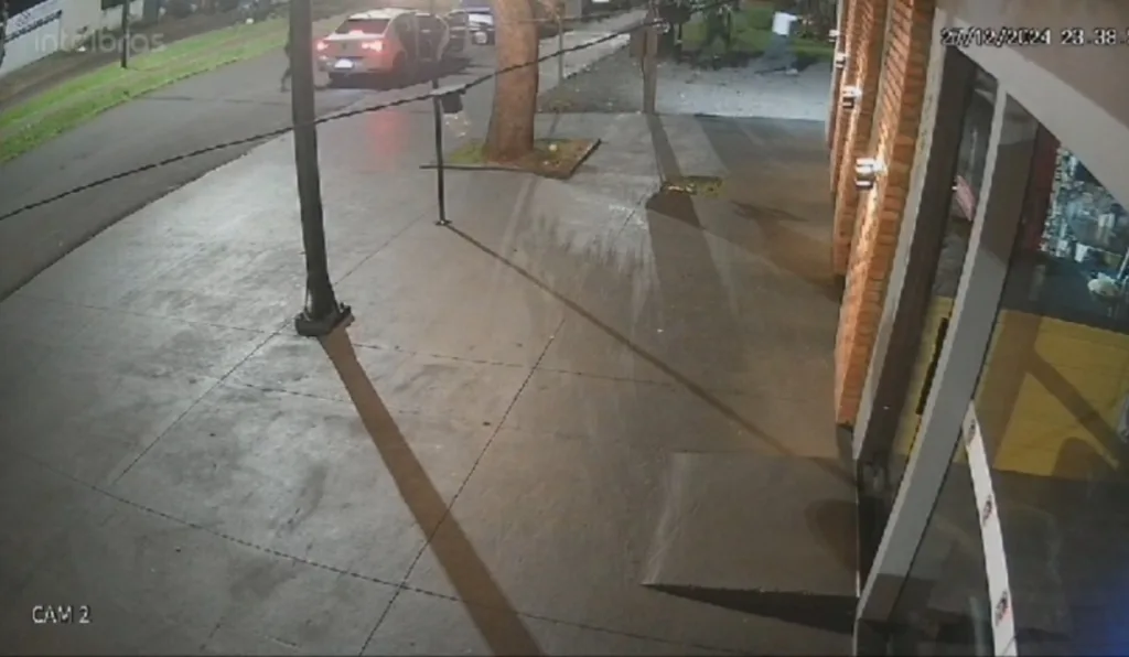 câmera de segurança mostra suspeitos pela morte de Luís Fernando Chiarentin. 14 anos