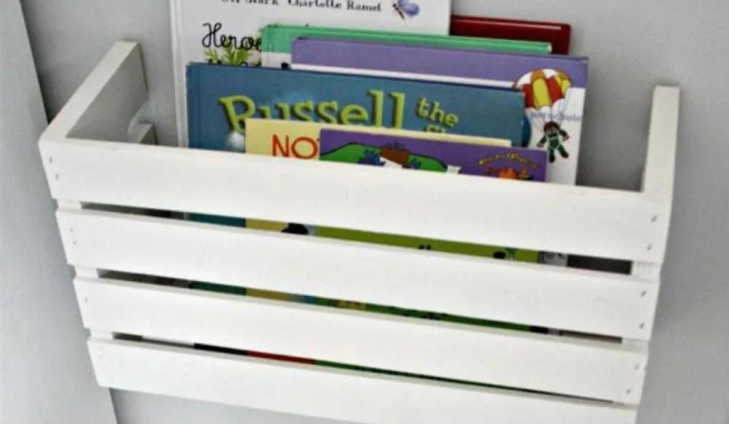 Prateleiras criativas usando caixotes de feira