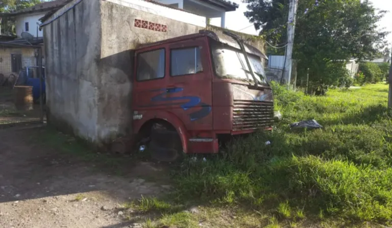 Corpo é encontrado dentro de caminhão abandonado em Antonina