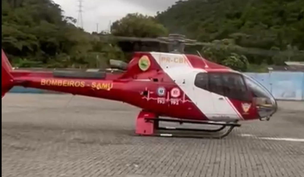 helicoptero que resgatou corpo de vitima dos alagamentos do litoral