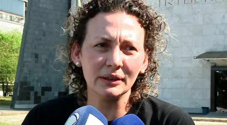 Viúva da vítima, filhos e familiares acompanham a sessão no Tribunal do Júri