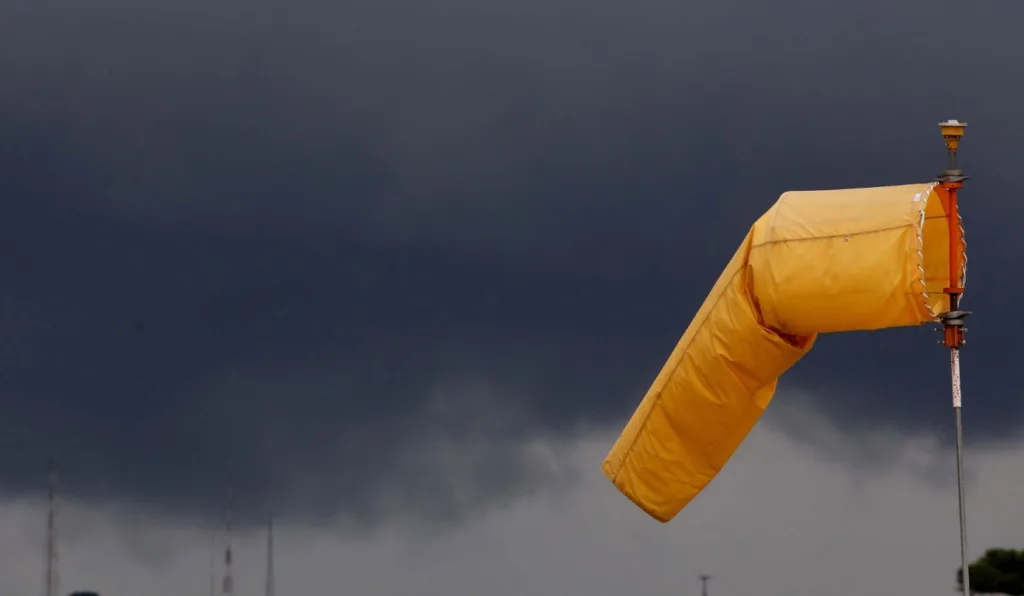 Alerta laranja: ventos podem atingir 100 km/h no PR; veja quando